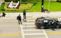 Mỹ: "Sex" trên xe hơi, tài xế mất lái đâm trúng xe tải