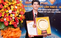 Nguyễn Minh Công nhận giải cống hiến "Sống bằng sáng tạo"