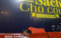 Tặng sách làm quà cho trẻ