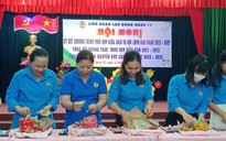 Trao học bổng cho con CNVC-LĐ khó khăn