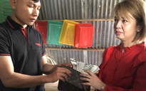 Tài xế taxi trả lại chiếc ví có 4.000 USD cho nữ Việt kiều Mỹ