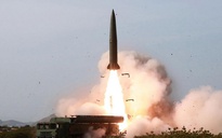Tàu sân bay Mỹ tới Hàn Quốc, Triều Tiên phóng tên lửa đạn đạo
