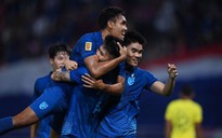 Đại thắng Malaysia, Thái Lan tranh "ngôi vương" với tuyển Việt Nam