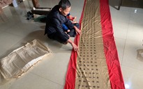 Độc đáo đạo sắc lụa gấm dài nhất Việt Nam