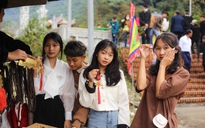 Đông kín người đến dâng lễ Thánh Mẫu Liễu Hạnh cầu tài lộc đầu năm