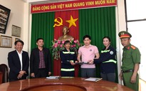 Nhặt được 4.700 USD, hai chị lao công ở Đà Lạt trả lại cho du khách