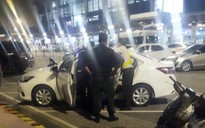 Thu tiền đỗ ôtô tại sân bay Nội Bài sau khi người lái đã đột tử