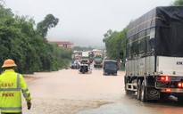 Thừa Thiên - Huế: Mưa trắng trời, di dời khẩn cấp nhiều hộ dân