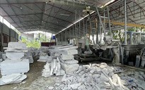 Đá lăn từ trên xe tải xuống đè 3 người đàn ông tử vong