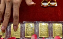 Giá vàng hôm nay 23-10: Vàng SJC, vàng nhẫn “quay xe” lao dốc