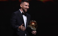 Messi lần thứ 8 giành Quả bóng vàng, tri ân Maradona