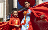 NTK Thạch Linh cùng mẫu nhí Thiệu Vy mang áo dài bản đồ Việt Nam ra nước ngoài