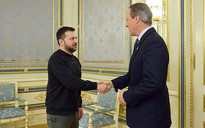 Vừa nhậm chức Ngoại trưởng Anh, ông David Cameron lập tức đến Ukraine