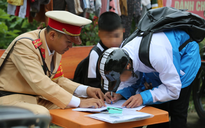 Tổ 282 ra quân, hàng trăm học sinh vi phạm luật giao thông bị xử lý