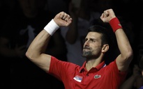 Djokovic chỉ trích và hôn gió với cổ động viên Anh tại Davis Cup 2023