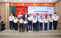 Báo Đồng Nai trao học bổng "Vượt khó vì tương lai" lần thứ 21