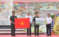 Bí thư Thành ủy TP HCM Nguyễn Văn Nên trao cờ Tổ quốc tại Tây Ninh