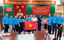 Cờ Tổ quốc đến với Trường Sa, tỉnh Vĩnh Long