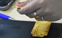 Giá vàng hôm nay 13-2: Vàng trang sức 24K chỉ chênh lệch 1,5 triệu đồng với thế giới