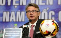 Vì sao HLV Philippe Troussier không nhận lương cao?