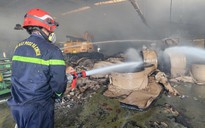 Cháy dữ dội tại công ty giấy rộng hơn 3.000 m2 ở Bình Dương
