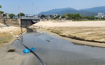 Nước thải đổ ra bãi biển du lịch ở Đà Nẵng