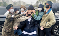 Thành viên nhóm nhạc BTS được “đối xử đặc biệt” lúc nhập ngũ?
