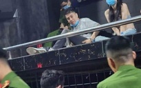 DJ Thái Hoàng bị bắt quả tang tàng trữ ma túy khi biểu diễn trong quán bar