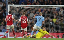 Thua "chung kết sớm" với Man City 1-4, Arsenal mong manh giấc mơ vô địch
