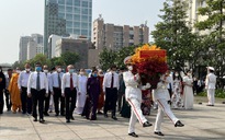 Lãnh đạo TP HCM dâng hoa, dâng hương Chủ tịch Hồ Chí Minh