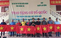 Trao 10.000 lá cờ Tổ quốc cho người dân vùng biên tỉnh Quảng Trị