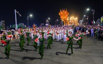 Đoàn nghi lễ Công an nhân dân biểu diễn trên đường phố Đà Nẵng