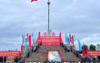 Xúc động lễ Thượng cờ Thống nhất non sông tại đôi bờ Hiền Lương - Bến Hải