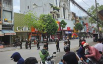 CLIP: Hàng chục cảnh sát xuất hiện trước nhà trùm giang hồ Tuấn "thần đèn" ở Thanh Hóa