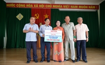 Trao tặng 100 triệu đồng cho Trung tâm Nuôi dạy trẻ khuyết tật Võ Hồng Sơn