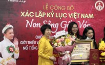 Chiếc áo dài Non sông gấm vóc nhận kỷ lục Việt Nam