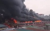 CLIP: Nhiều ki-ốt ở chợ Trung tâm huyện Ea Súp chìm trong lửa