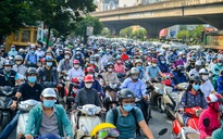 Hà Nội lại tính cấm xe máy tại 12 quận