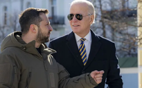 Thừa nhận của Tổng thống Biden về việc gửi đạn chùm cho Ukraine