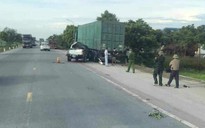 Xe bán tải va chạm xe container, 2 người chết, 3 người bị thương