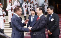 Chủ tịch Quốc hội Vương Đình Huệ hội kiến Thủ tướng Malaysia