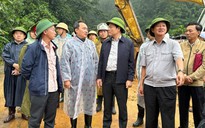 Phó Thủ tướng Trần Lưu Quang thăm viếng cán bộ CSGT hy sinh trong vụ sạt lở đèo Bảo Lộc