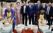 Chủ tịch nước và Tổng thống Kazakhstan trải nghiệm làm gốm Chu Đậu