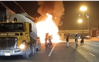Đồng Nai: Xe tải bốc cháy ngùn ngụt trên Quốc lộ 51