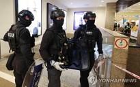 Hàn Quốc: Lao xe đám đông, chạy vào siêu thị đâm dao điên loạn