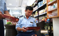 Đà Nẵng: Kiểm tra đột xuất 2 cửa hàng, thu giữ 150 sản phẩm bánh nhập lậu