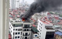 Cháy lớn căn nhà 7 tầng ở quận Thanh Xuân, cột khói bốc cao hàng chục mét