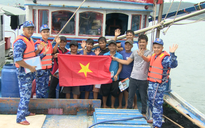 Cảnh sát biển trao cờ Tổ quốc và tổ chức các hoạt động vì vùng biển Tây Nam bền vững