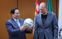 Thủ tướng đề nghị Brazil hỗ trợ Việt Nam phát triển nền bóng đá, thăm CLB Corinthians