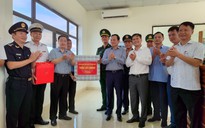 Phó Thủ tướng Trần Lưu Quang thăm cửa khẩu Bắc Luân, viếng liệt sĩ tại Pò Hèn